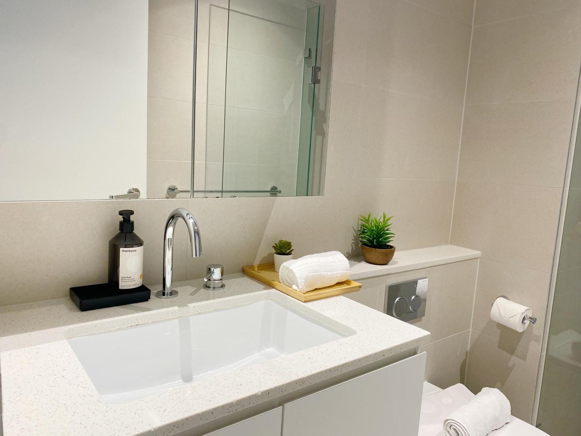 Modern Comfort - 2B2B With Balcony & Parking Melbourne Luaran gambar